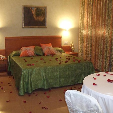 Hotel Fonda Neus Sant Sadurní dʼAnoia Kültér fotó