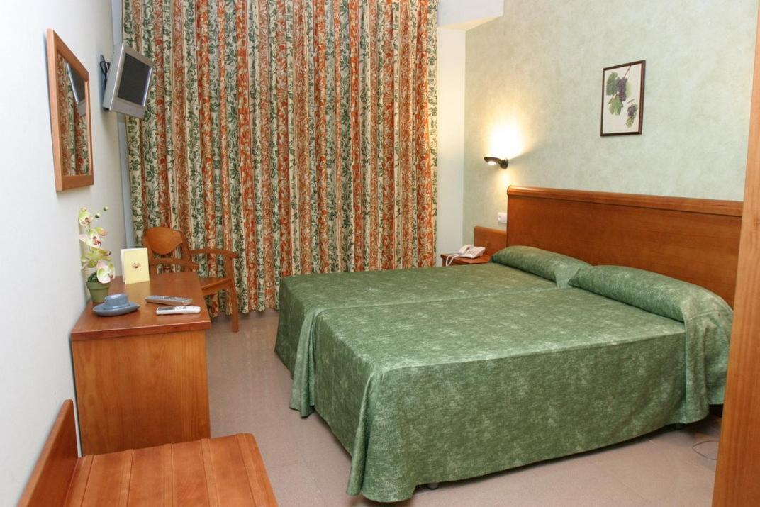 Hotel Fonda Neus Sant Sadurní dʼAnoia Kültér fotó